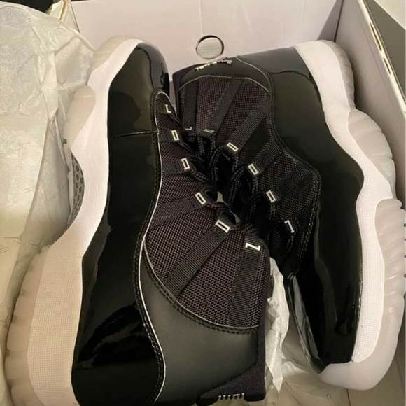 Jordan 11 - Picture 4 of 7